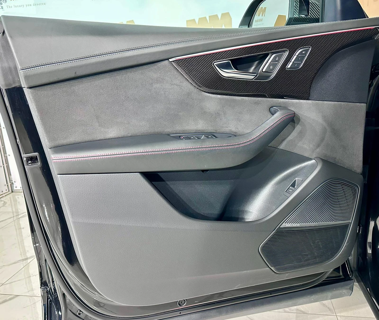 Audi SQ8 TFSi Quattro* 3D B&O* HuD* Carbon* Full* Гаранция, снимка 6 - Автомобили и джипове - 54028567