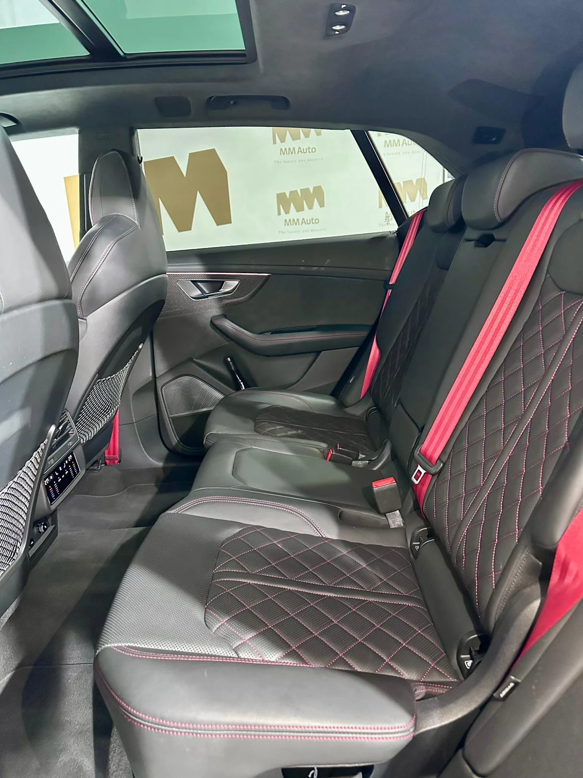 Audi SQ8 TFSi Quattro* 3D B&O* HuD* Carbon* Full* Гаранция, снимка 12 - Автомобили и джипове - 54028567