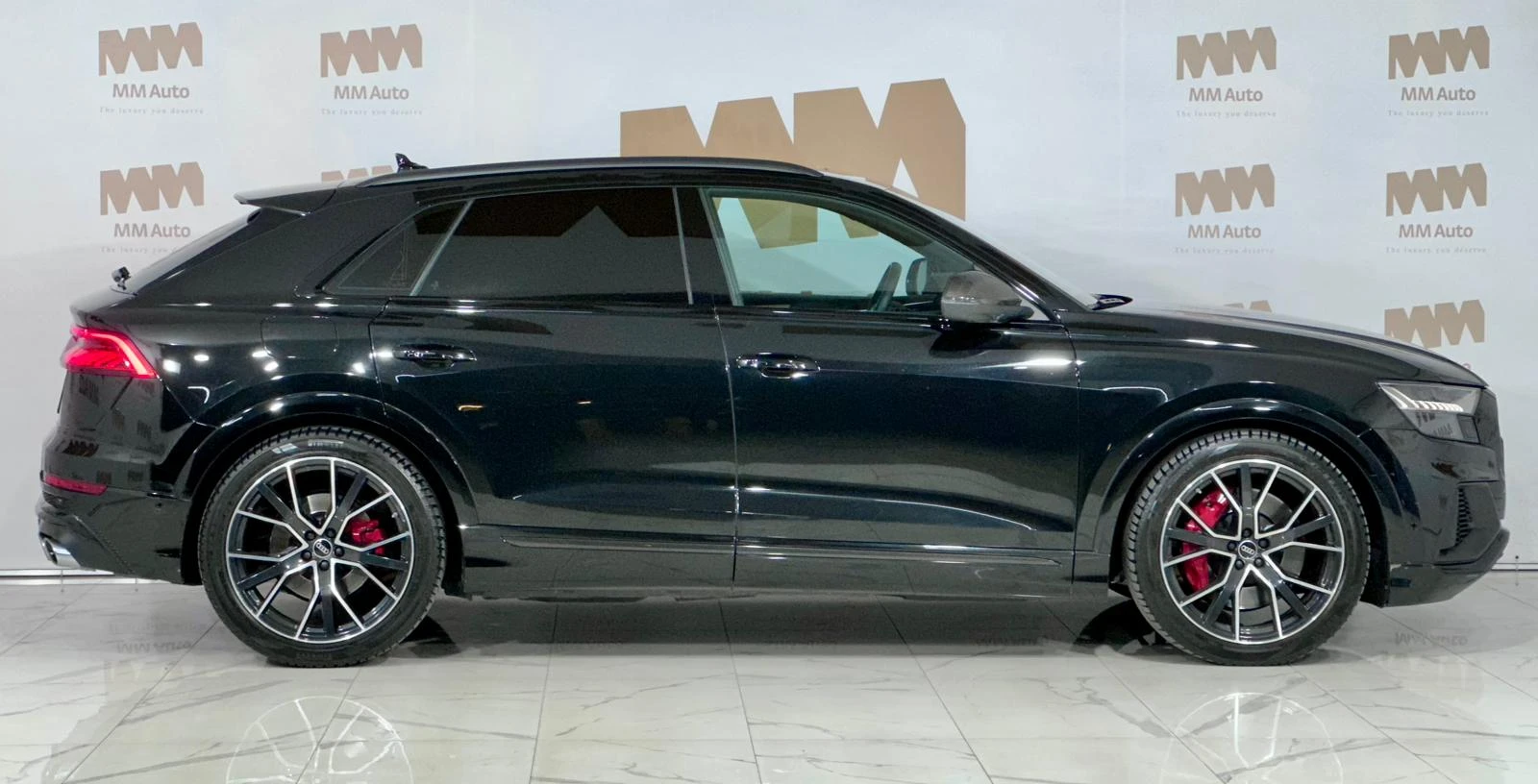 Audi SQ8 TFSi Quattro* 3D B&O* HuD* Carbon* Full* Гаранция, снимка 2 - Автомобили и джипове - 54028567