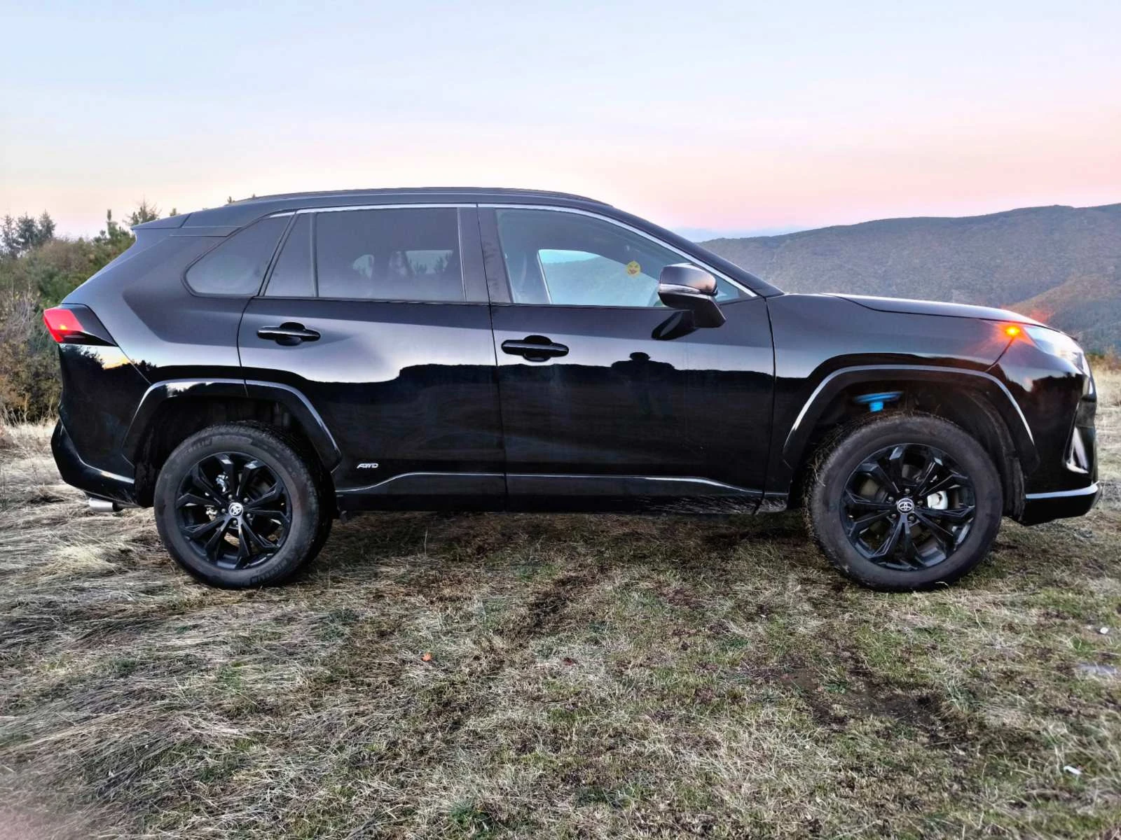 Toyota Rav4 HYBRID * SE * USA, снимка 10 - Автомобили и джипове - 54959124