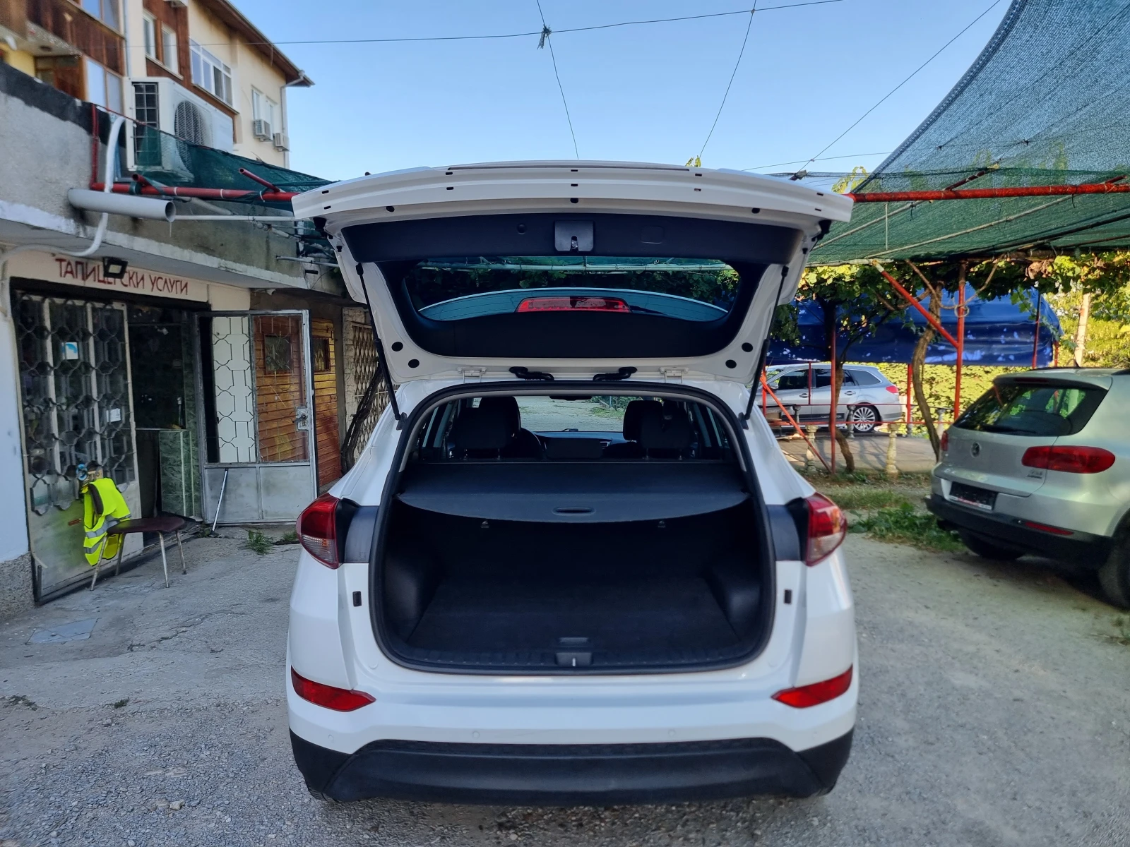 Hyundai Tucson 1.7CRDI* AVTOMAT * KAMERA* NAVI* , снимка 13 - Автомобили и джипове - 55709572