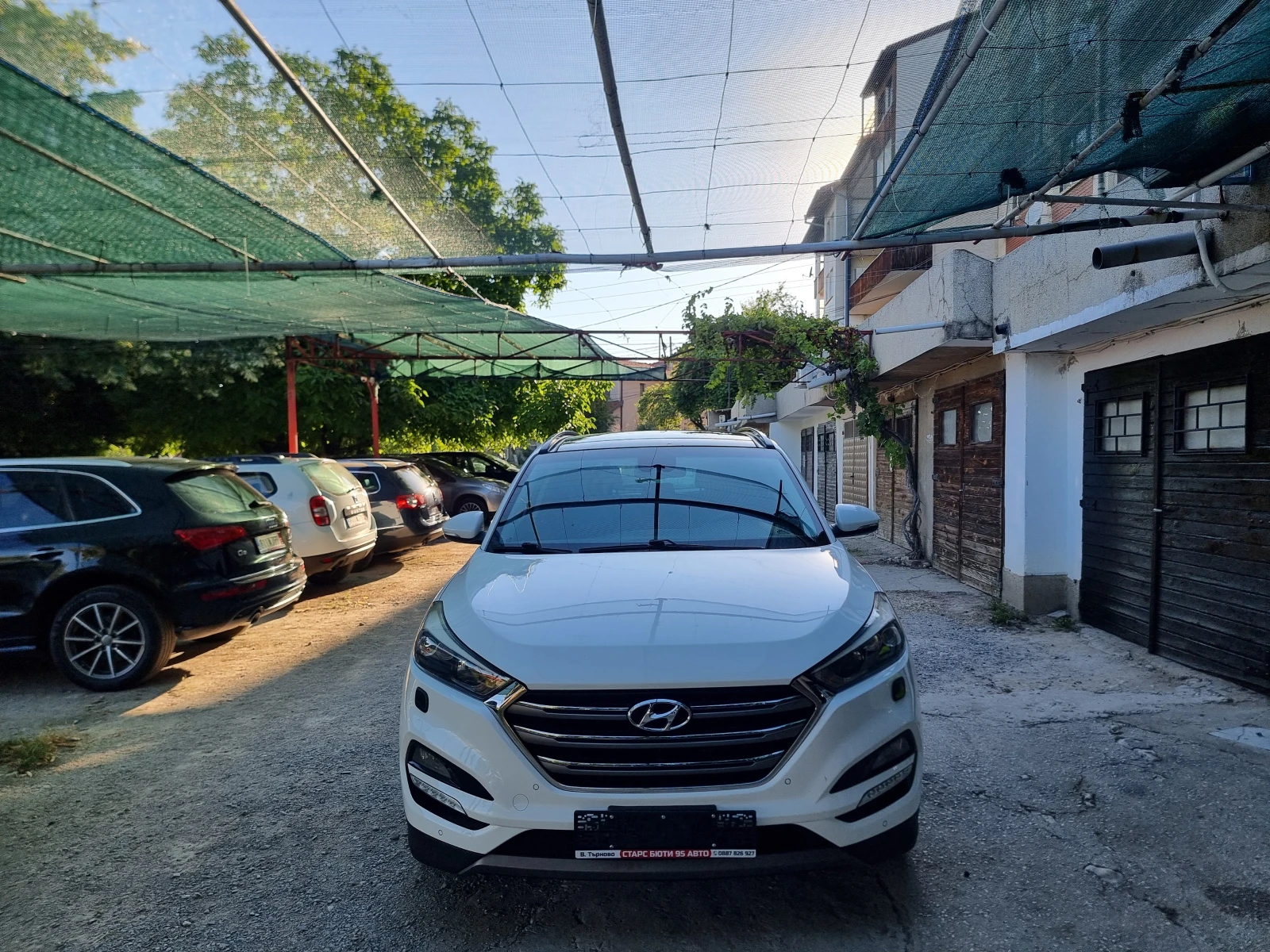 Hyundai Tucson 1.7CRDI* AVTOMAT * KAMERA* NAVI* , снимка 3 - Автомобили и джипове - 55709572