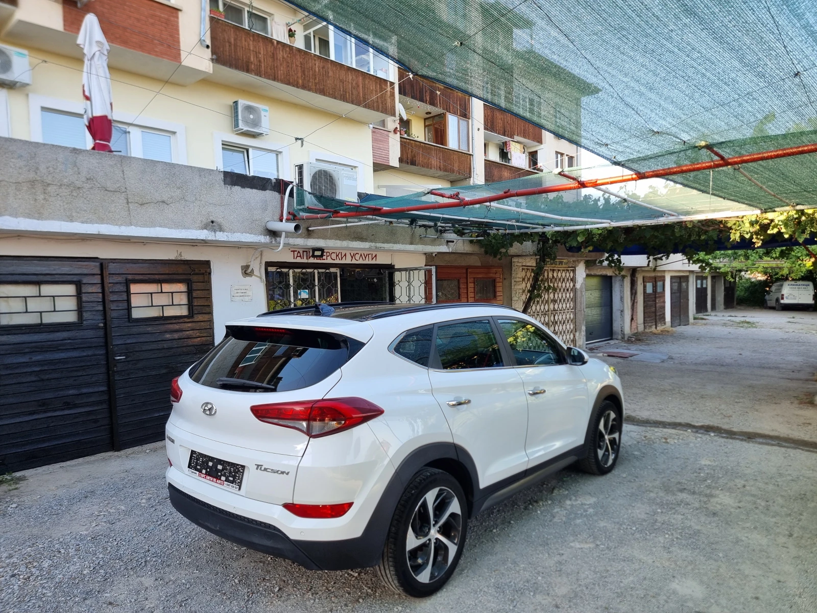 Hyundai Tucson 1.7CRDI* AVTOMAT * KAMERA* NAVI* , снимка 5 - Автомобили и джипове - 55709572