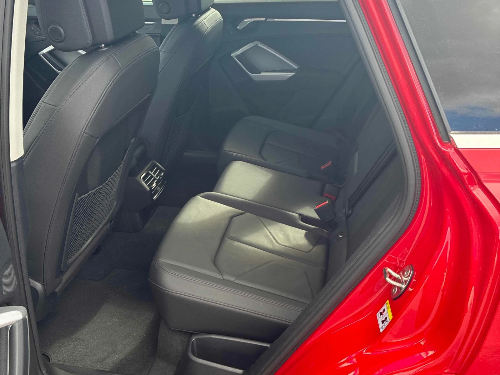 Audi Q3 Progressiv / Distronic / Carfax / Лизинг, снимка 12 - Автомобили и джипове - 56440007