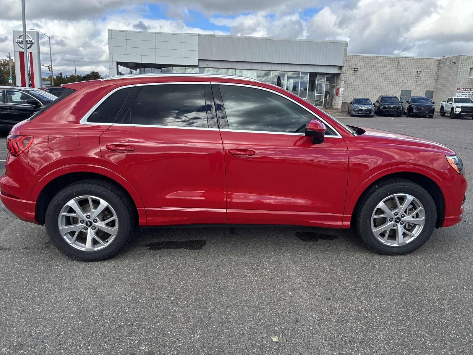 Audi Q3 Progressiv / Distronic / Carfax / Лизинг, снимка 3 - Автомобили и джипове - 56440007