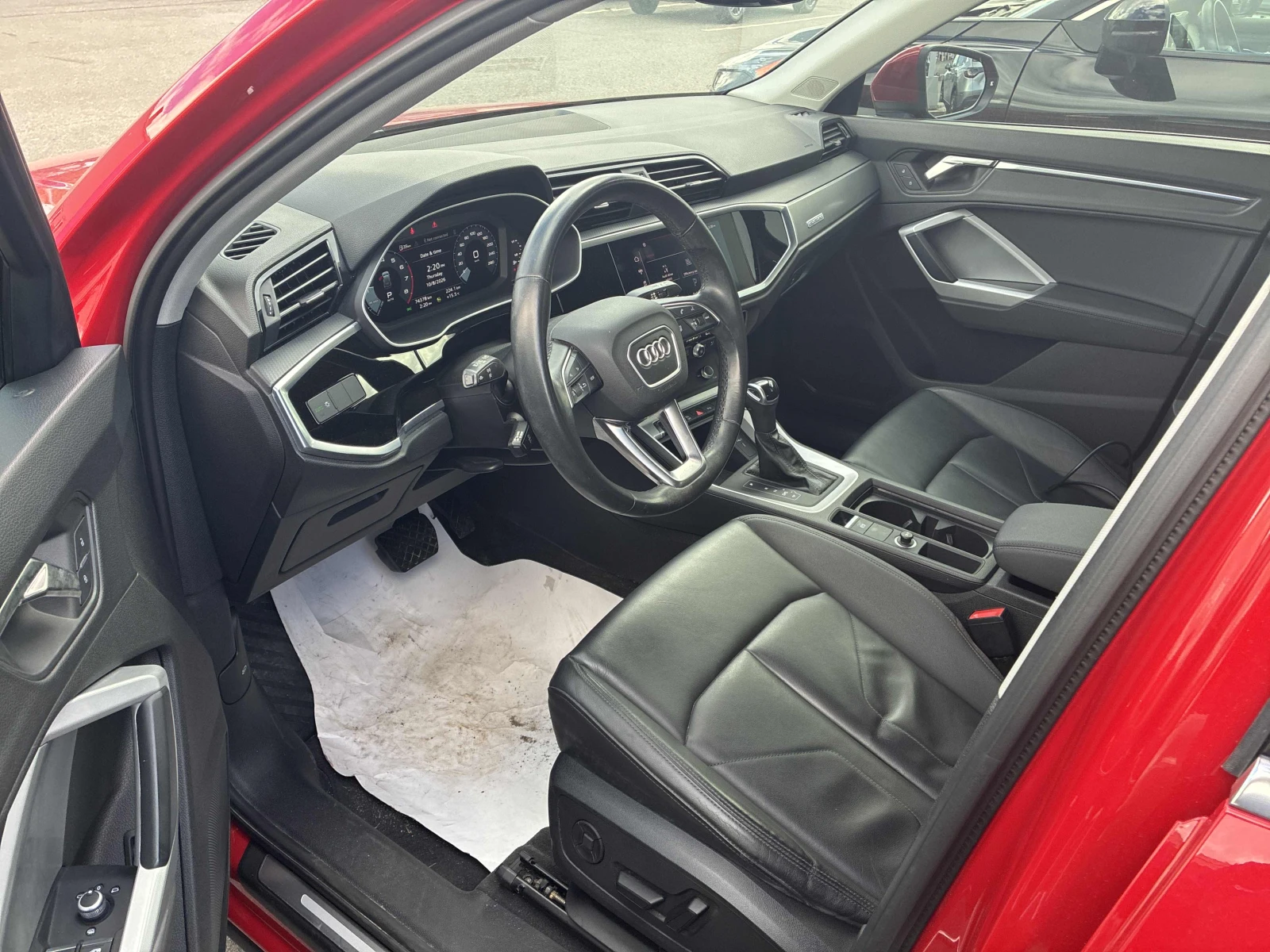 Audi Q3 Progressiv / Distronic / Carfax / Лизинг, снимка 5 - Автомобили и джипове - 56440007