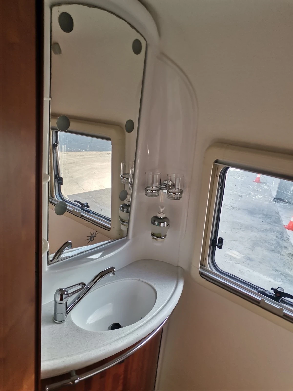 Кемпер HYMER / ERIBA Esterel 37 - изображение 7