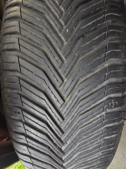 Гуми Всесезонни 235/55R17
