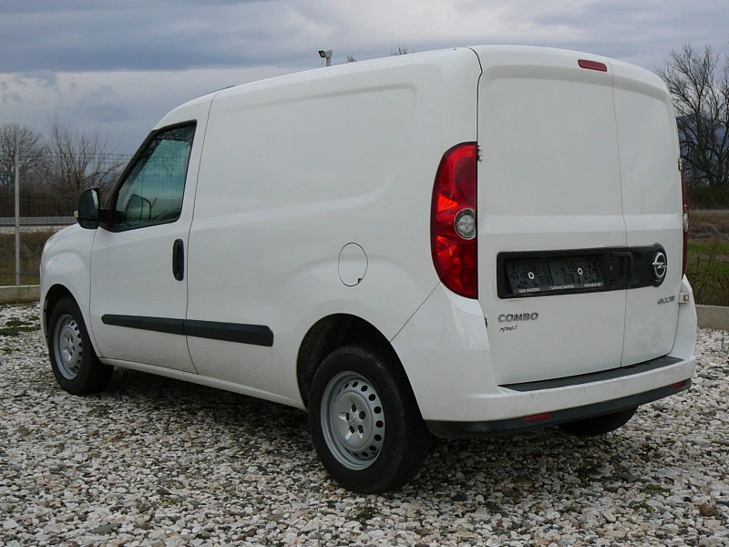 Opel Combo 1.3jtd E-5, снимка 4 - Автомобили и джипове - 47433263