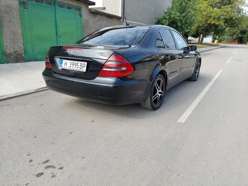 Mercedes-Benz E 200, снимка 5 - Автомобили и джипове - 47392626