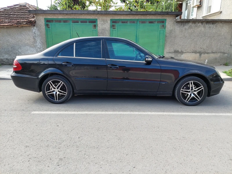 Mercedes-Benz E 200, снимка 4 - Автомобили и джипове - 47392626