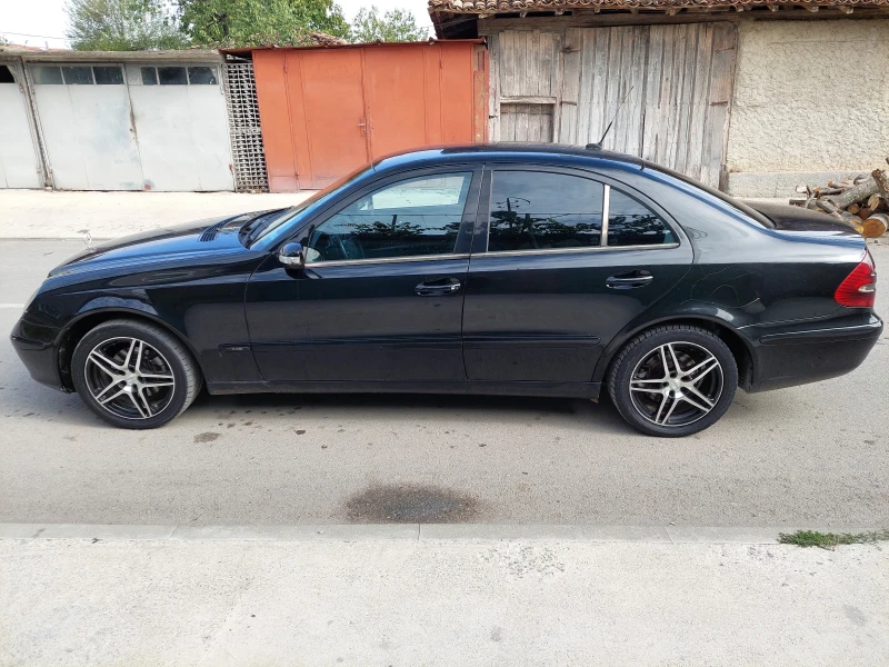 Mercedes-Benz E 200, снимка 8 - Автомобили и джипове - 47392626