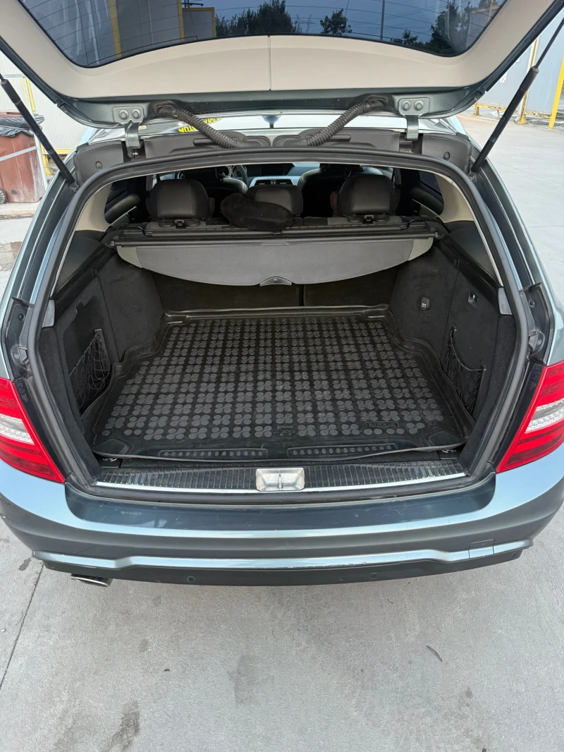 Mercedes-Benz C 220, снимка 9 - Автомобили и джипове - 52928674