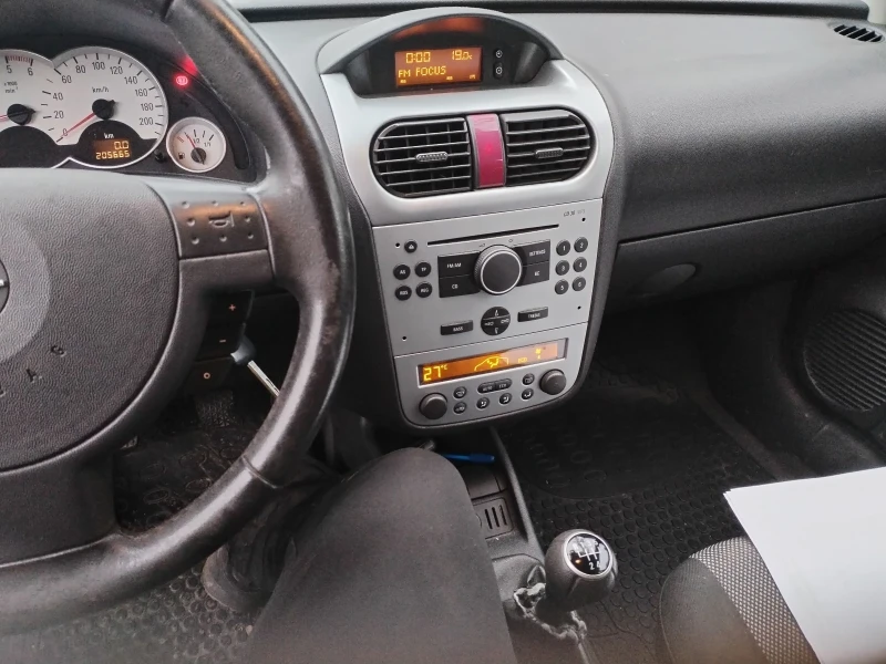 Opel Corsa 1.3 JTD, снимка 14 - Автомобили и джипове - 53413649