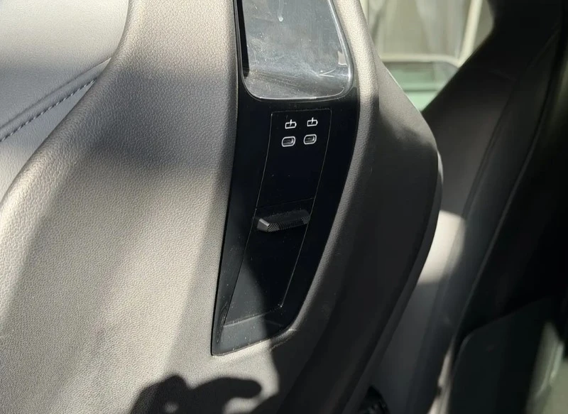 BMW iX 40 xDrive , снимка 12 - Автомобили и джипове - 53724987