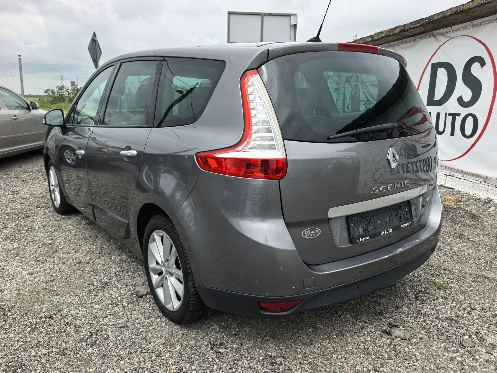 Renault Scenic 2.0DCI автомат/кожа/нави, снимка 3 - Автомобили и джипове - 49387827