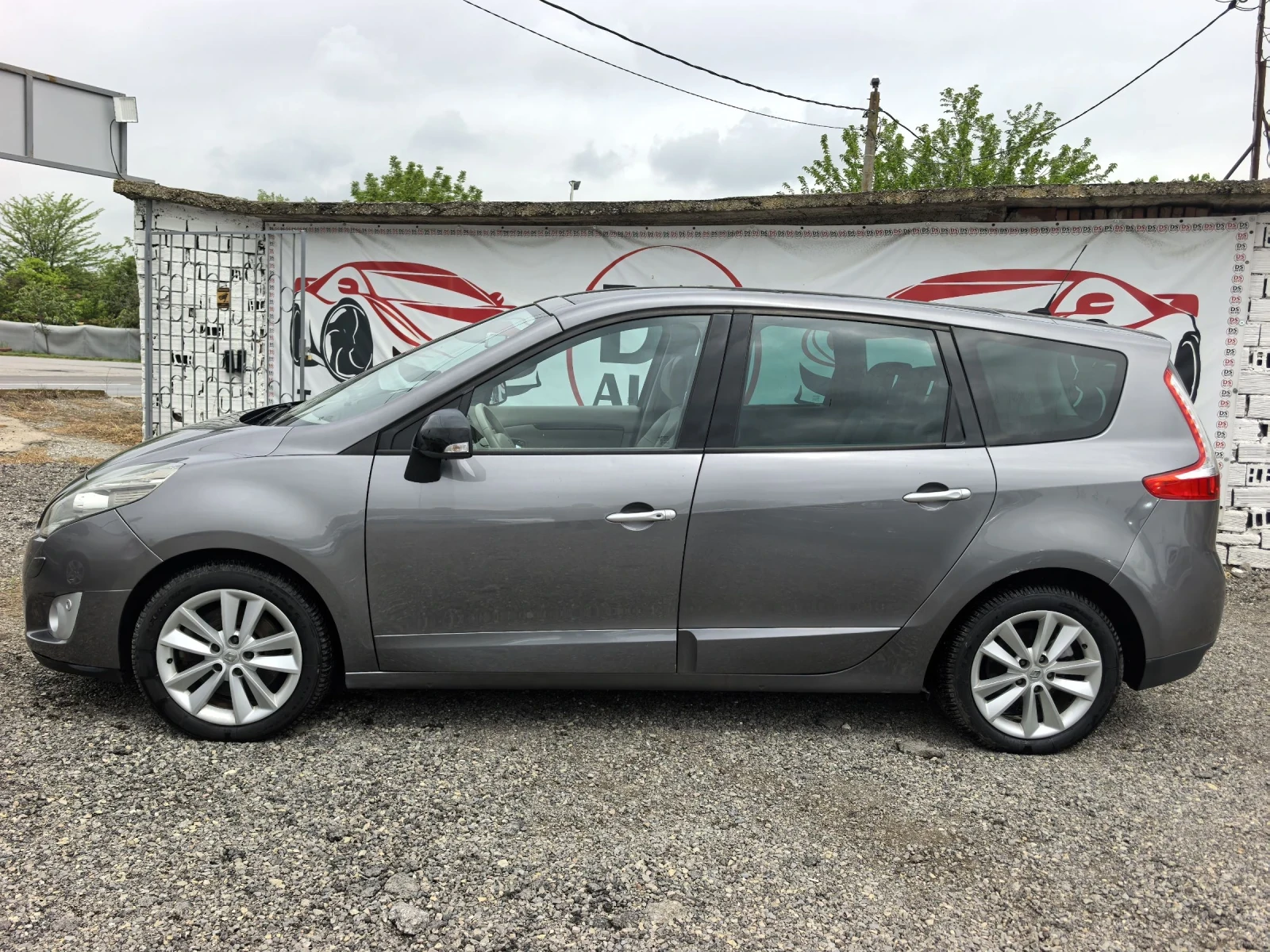 Renault Scenic 2.0DCI автомат/кожа/нави, снимка 2 - Автомобили и джипове - 49387827