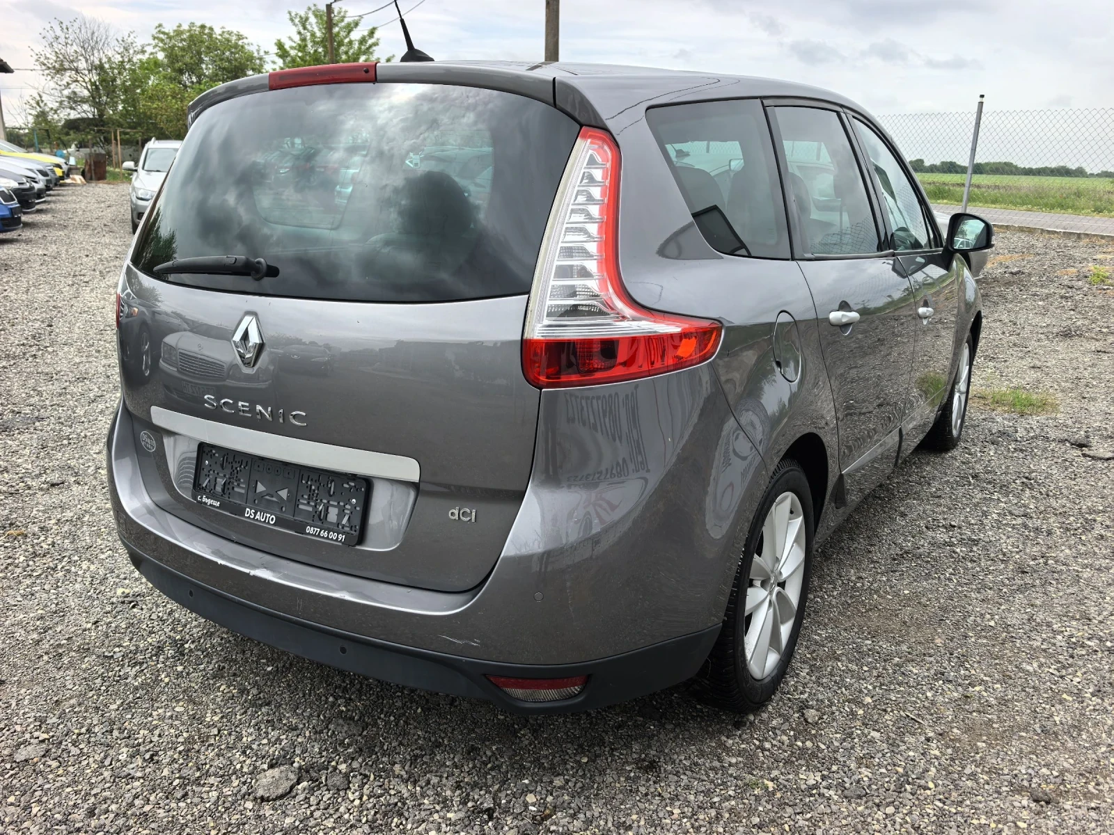 Renault Scenic 2.0DCI автомат/кожа/нави, снимка 5 - Автомобили и джипове - 49387827