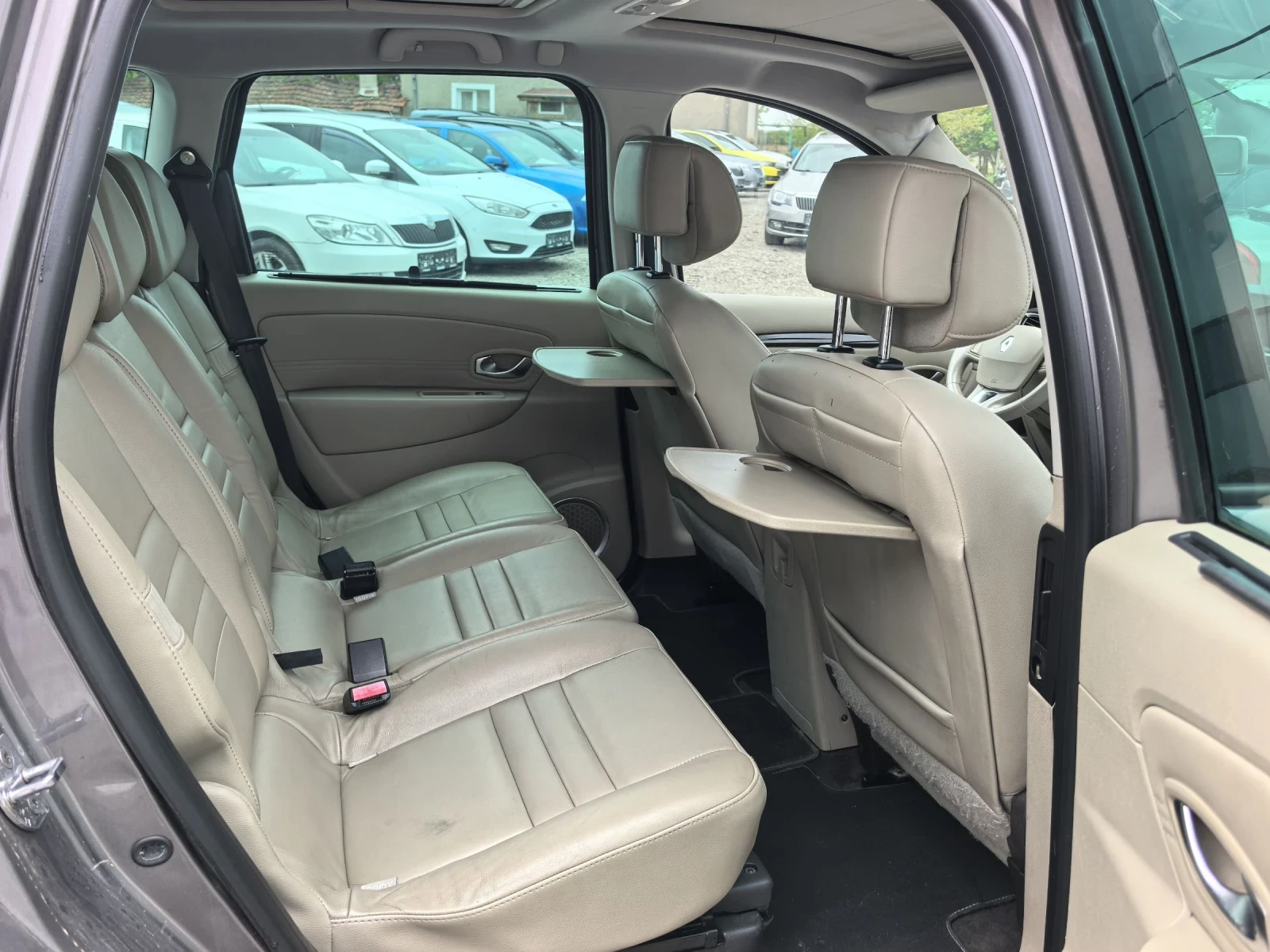 Renault Scenic 2.0DCI автомат/кожа/нави, снимка 12 - Автомобили и джипове - 49387827