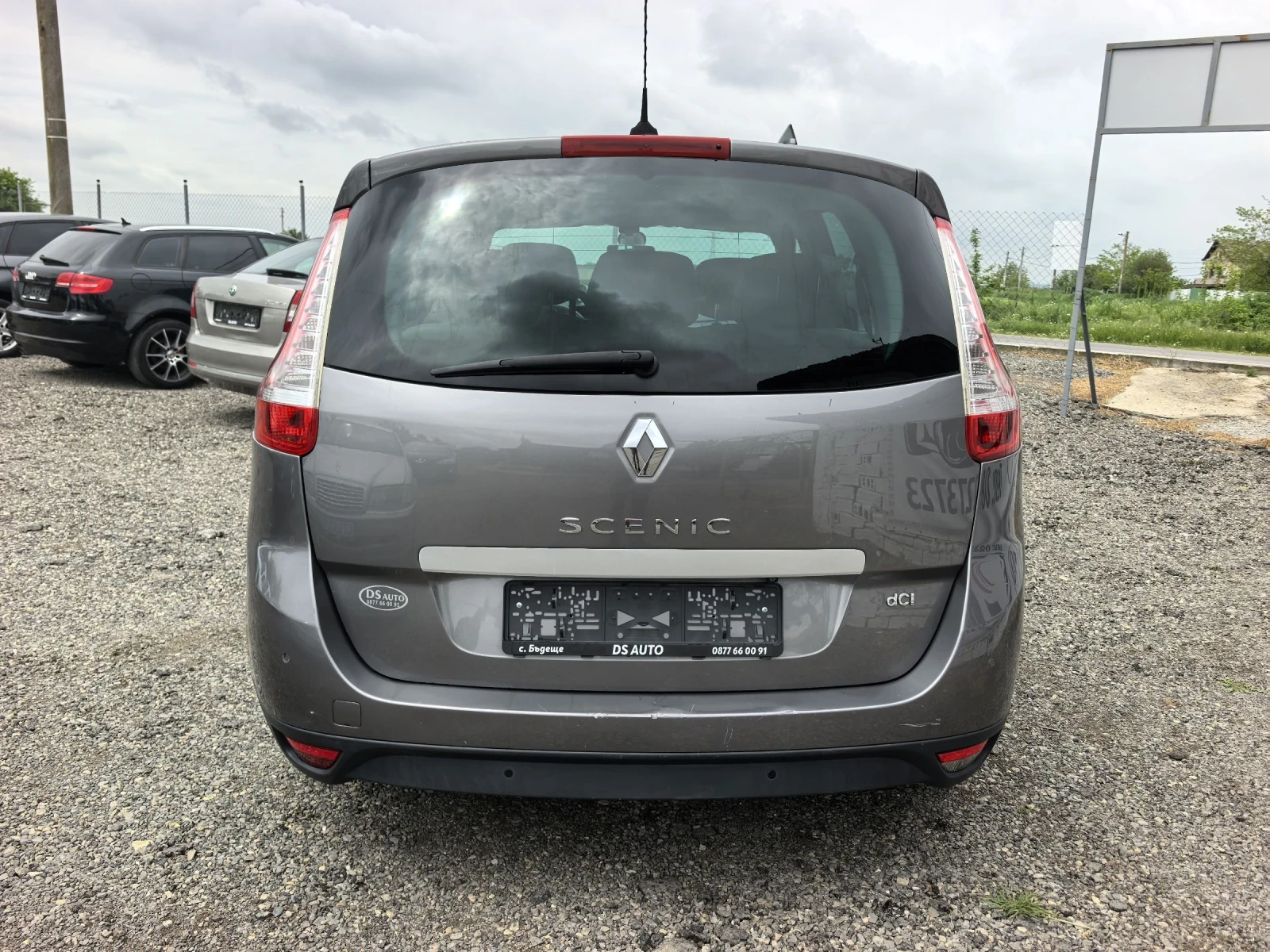 Renault Scenic 2.0DCI автомат/кожа/нави, снимка 4 - Автомобили и джипове - 49387827