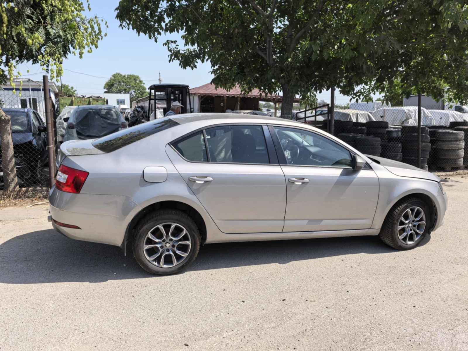 Skoda Octavia 2.0 tdi 4x4 - изображение 4