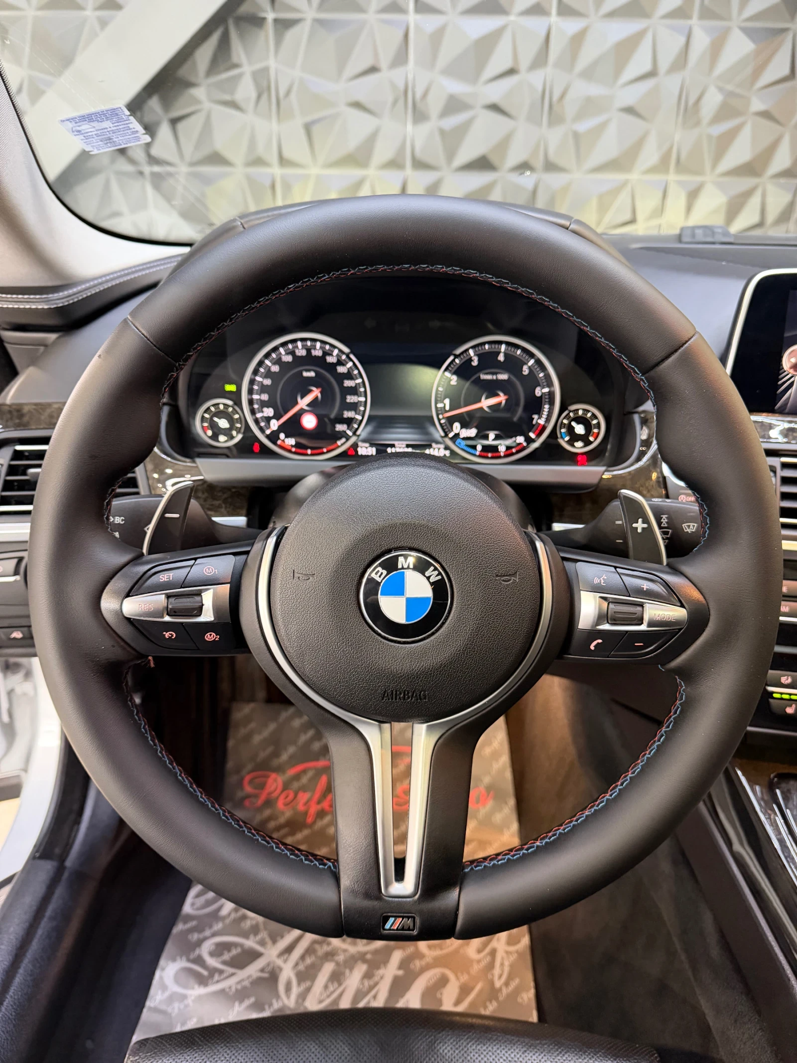 BMW 640 i FULL Ekcmpu* M PACKET* HEAD UP* HARMAN/KARDON* Ш, снимка 11 - Автомобили и джипове - 53965734