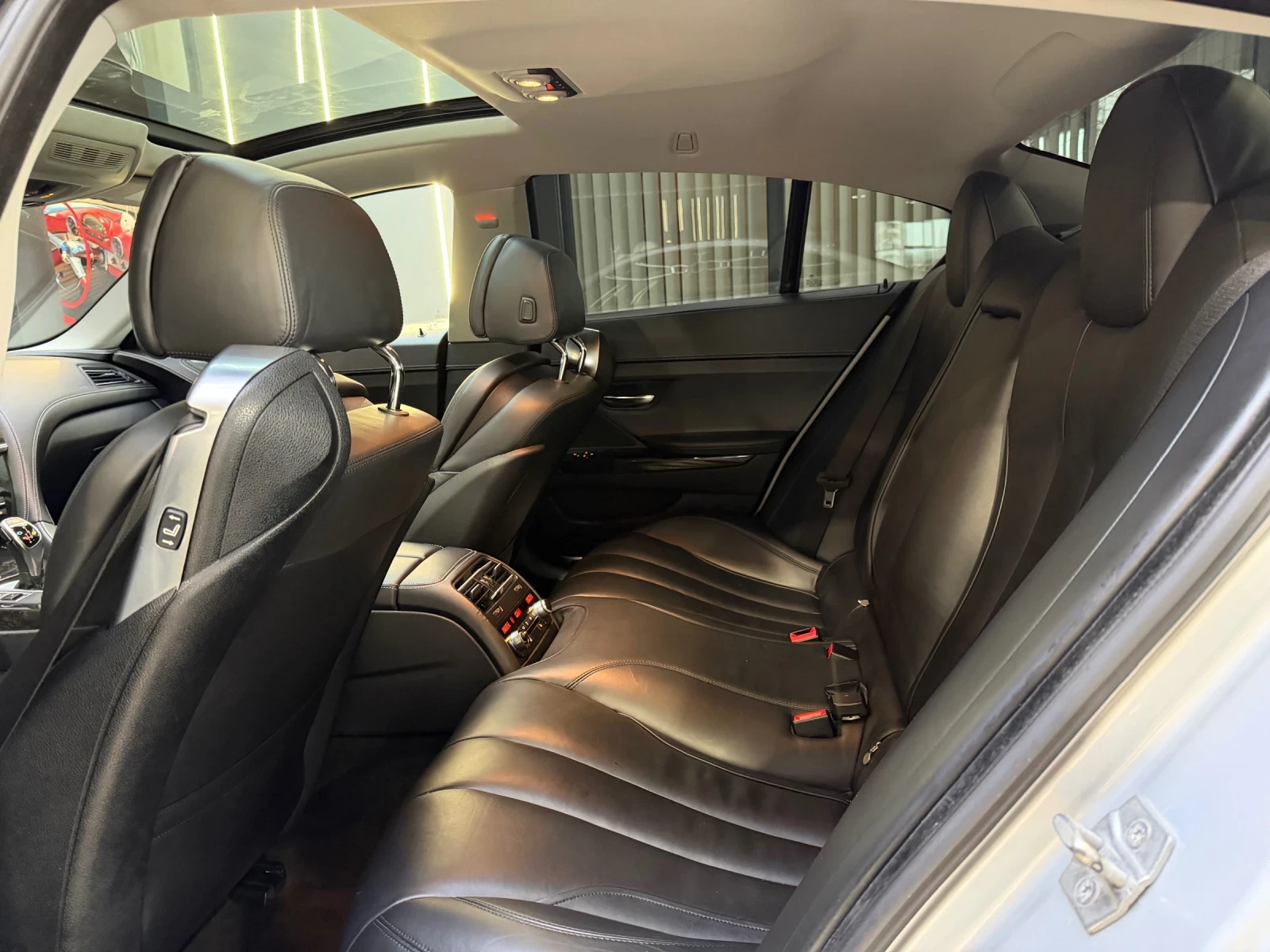 BMW 640 i FULL Ekcmpu* M PACKET* HEAD UP* HARMAN/KARDON* Ш, снимка 4 - Автомобили и джипове - 53965734