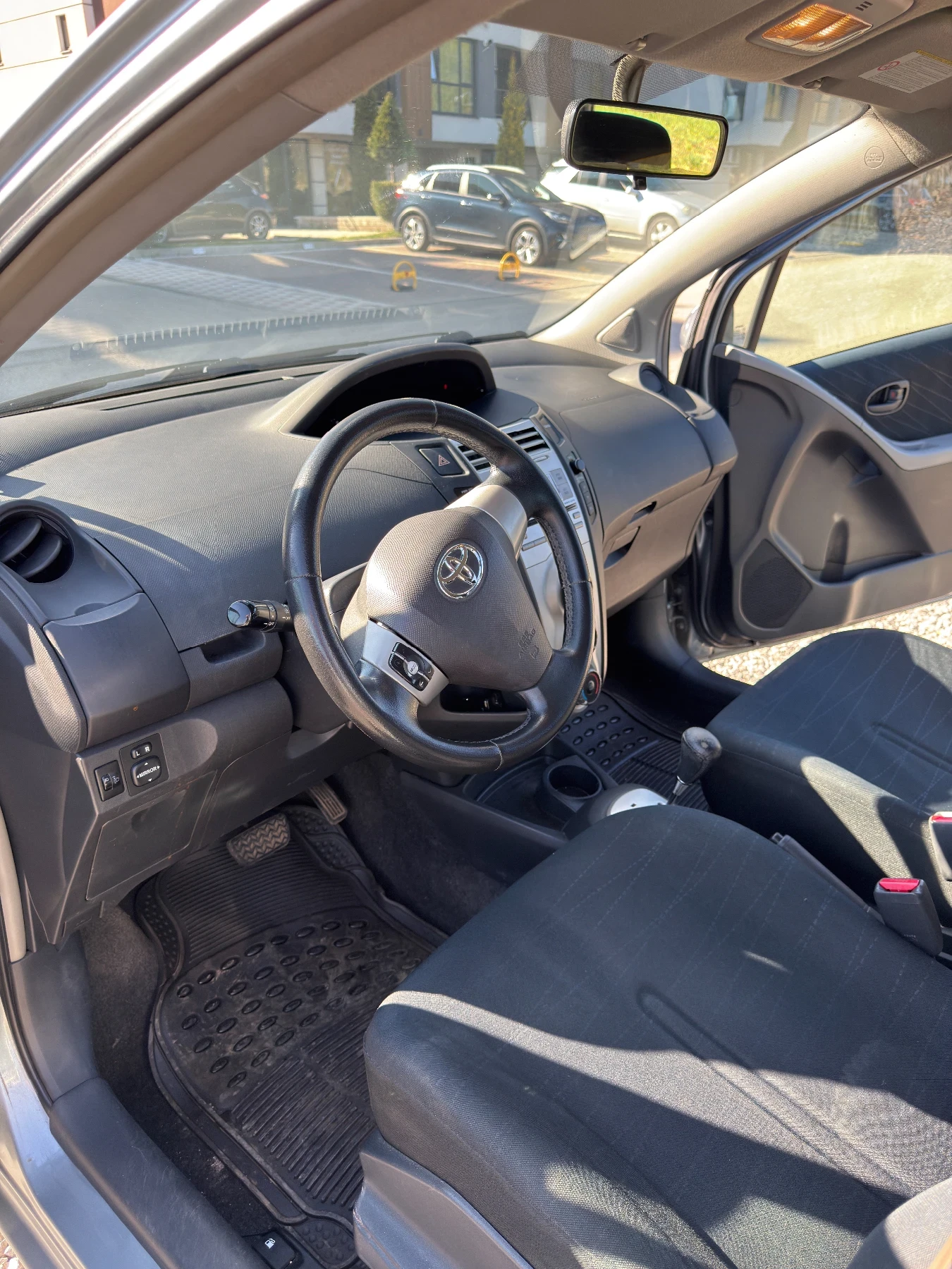 Toyota Yaris 1.3 VVT-I Automatic , снимка 10 - Автомобили и джипове - 54248016