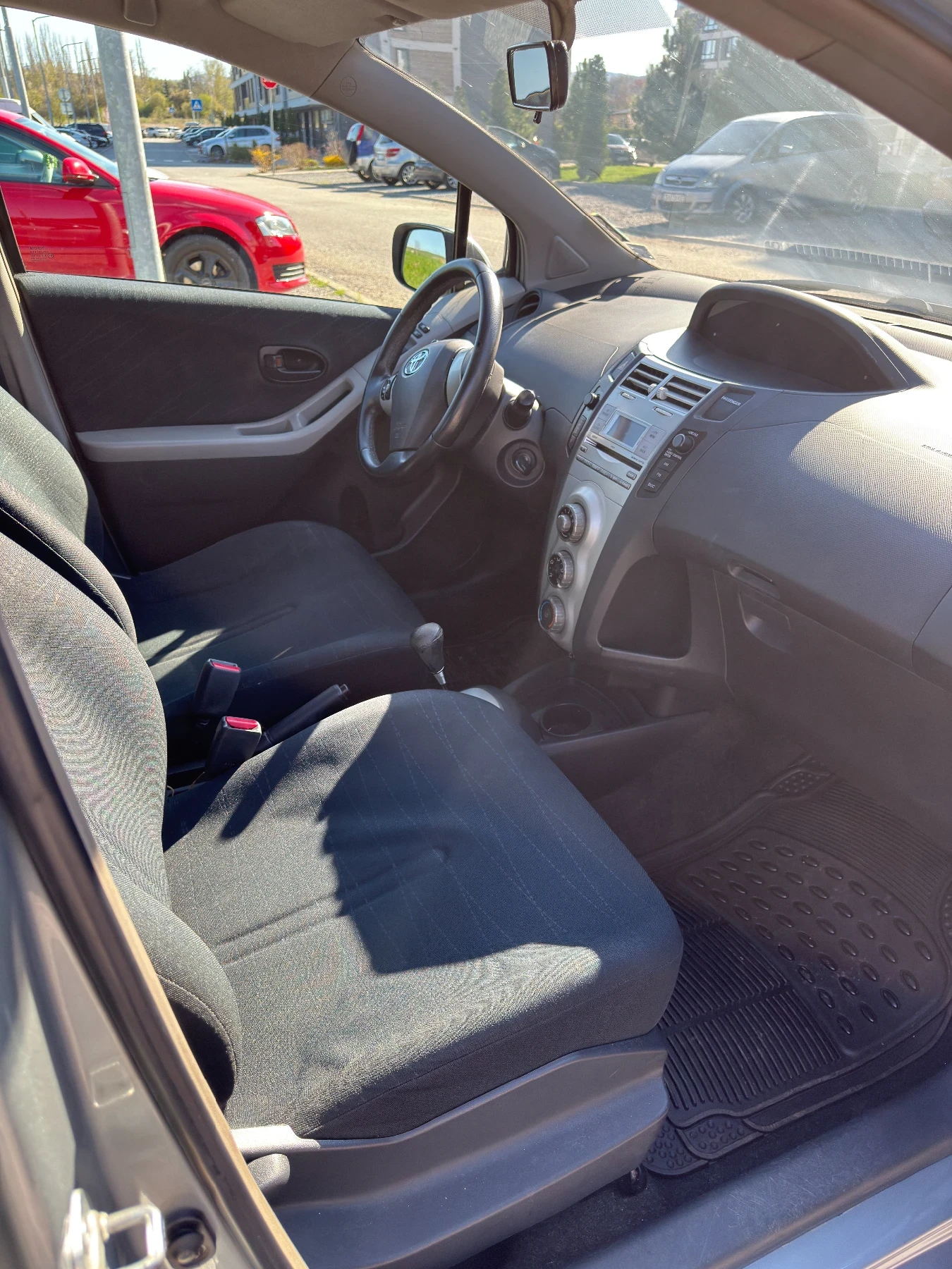 Toyota Yaris 1.3 VVT-I Automatic , снимка 9 - Автомобили и джипове - 54248016