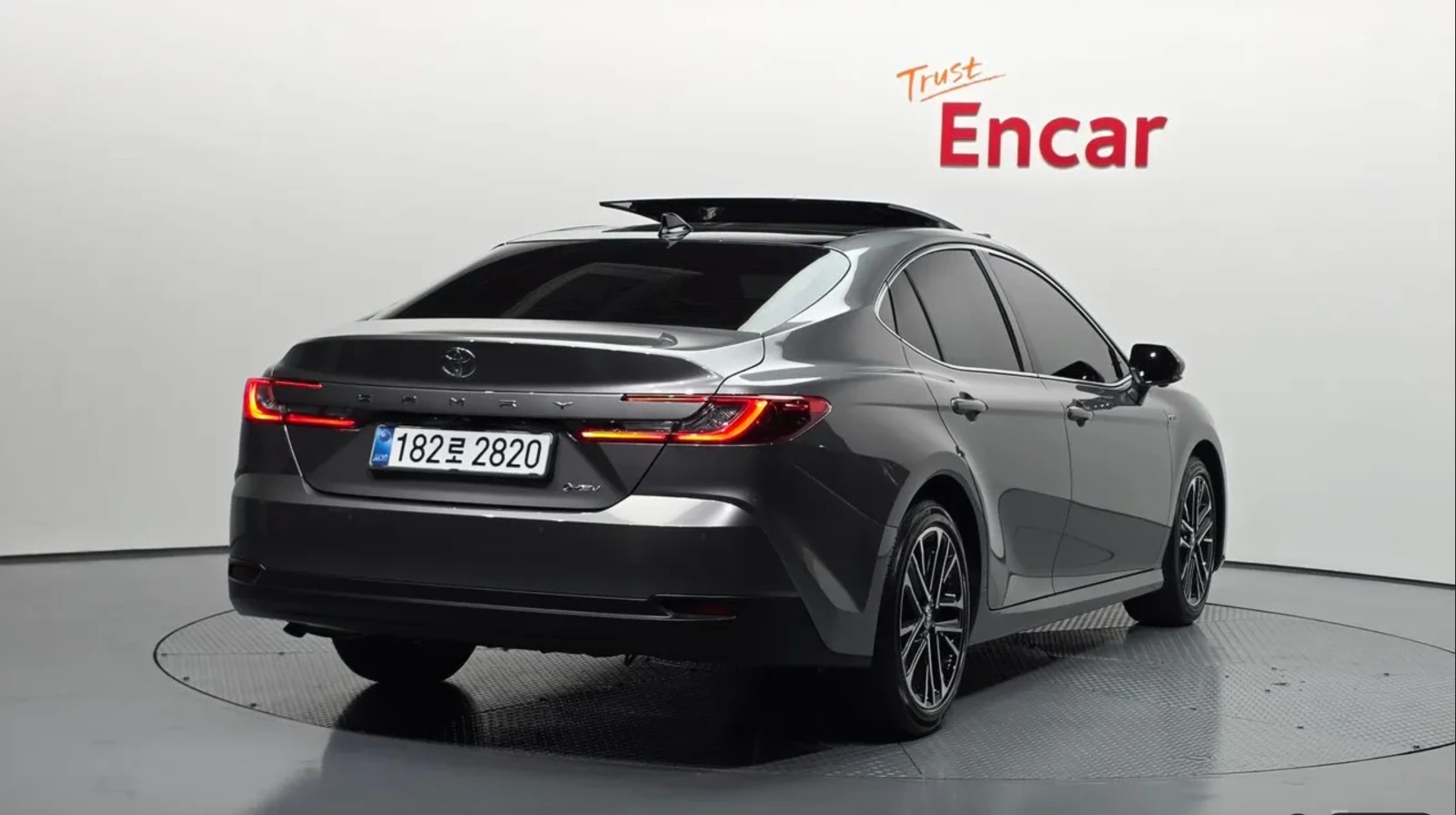 Toyota Camry Hybrid |  XLE PREMIUM | ОБДУХ| 360 CAM | HEAD UP, снимка 2 - Автомобили и джипове - 54643970