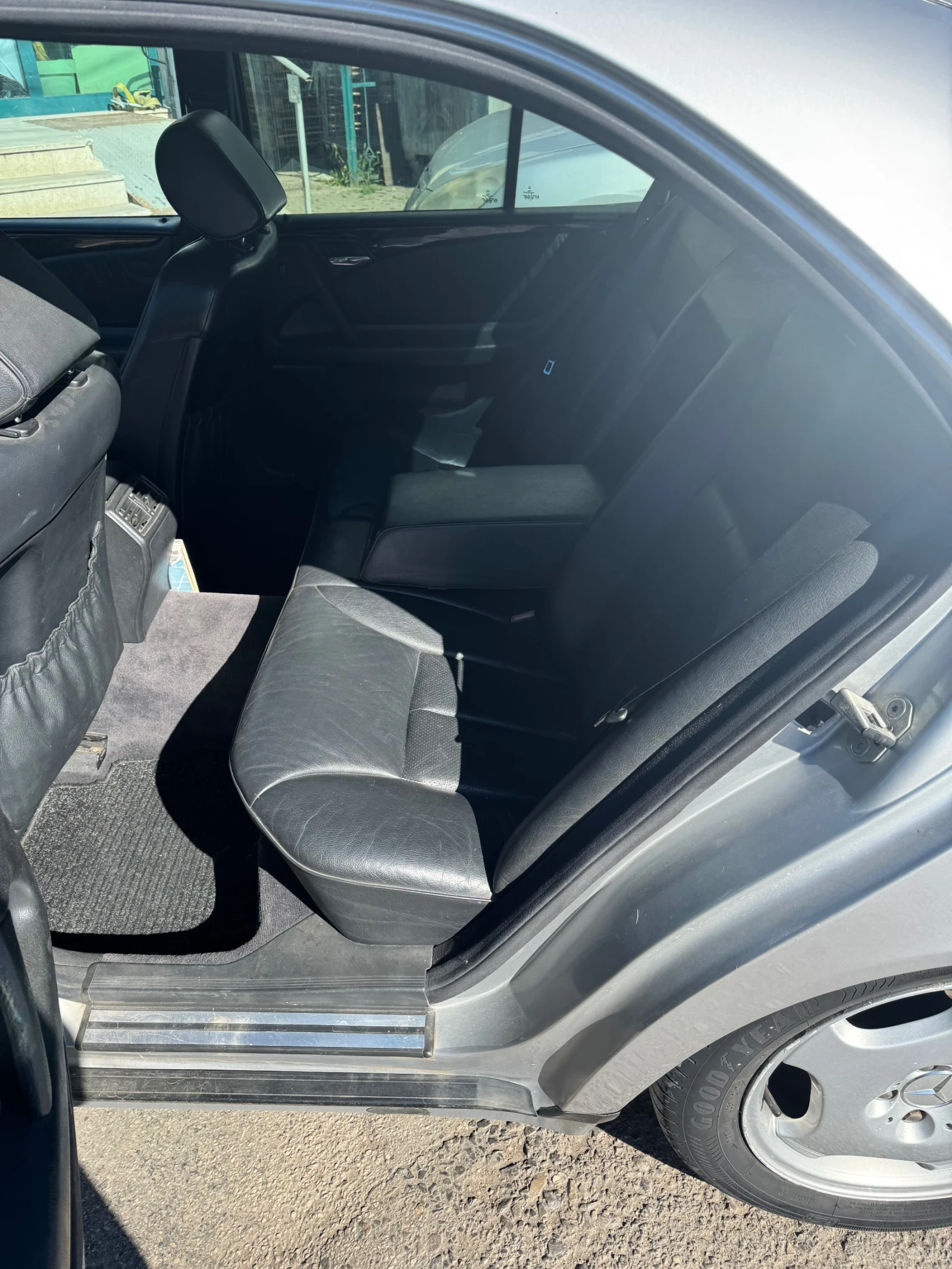 Mercedes-Benz 200 Лимузина Е200, снимка 5 - Автомобили и джипове - 54717518