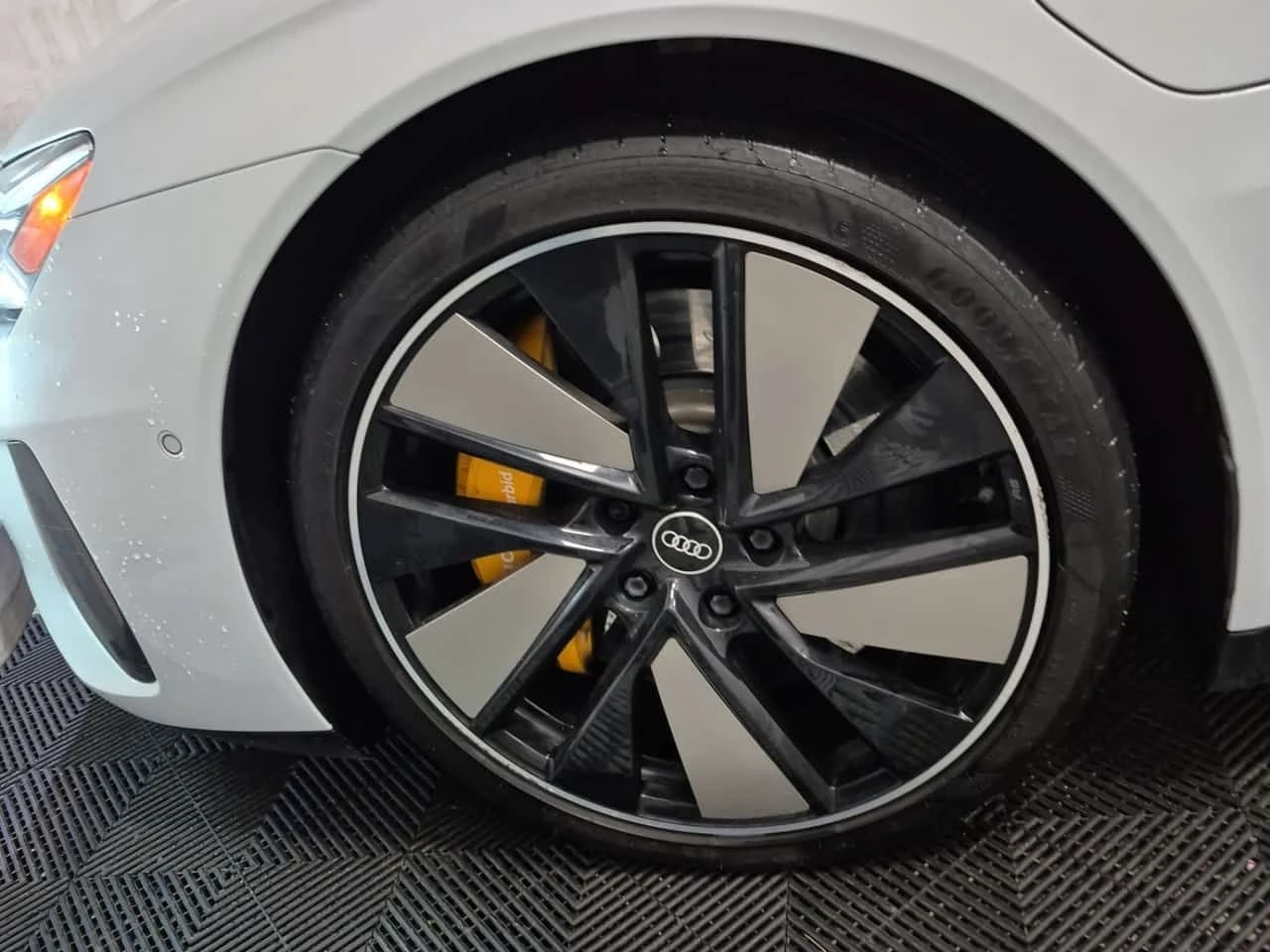 Audi E-Tron GT * QUATTRO * CARFAX * От VW * , снимка 13 - Автомобили и джипове - 55483329
