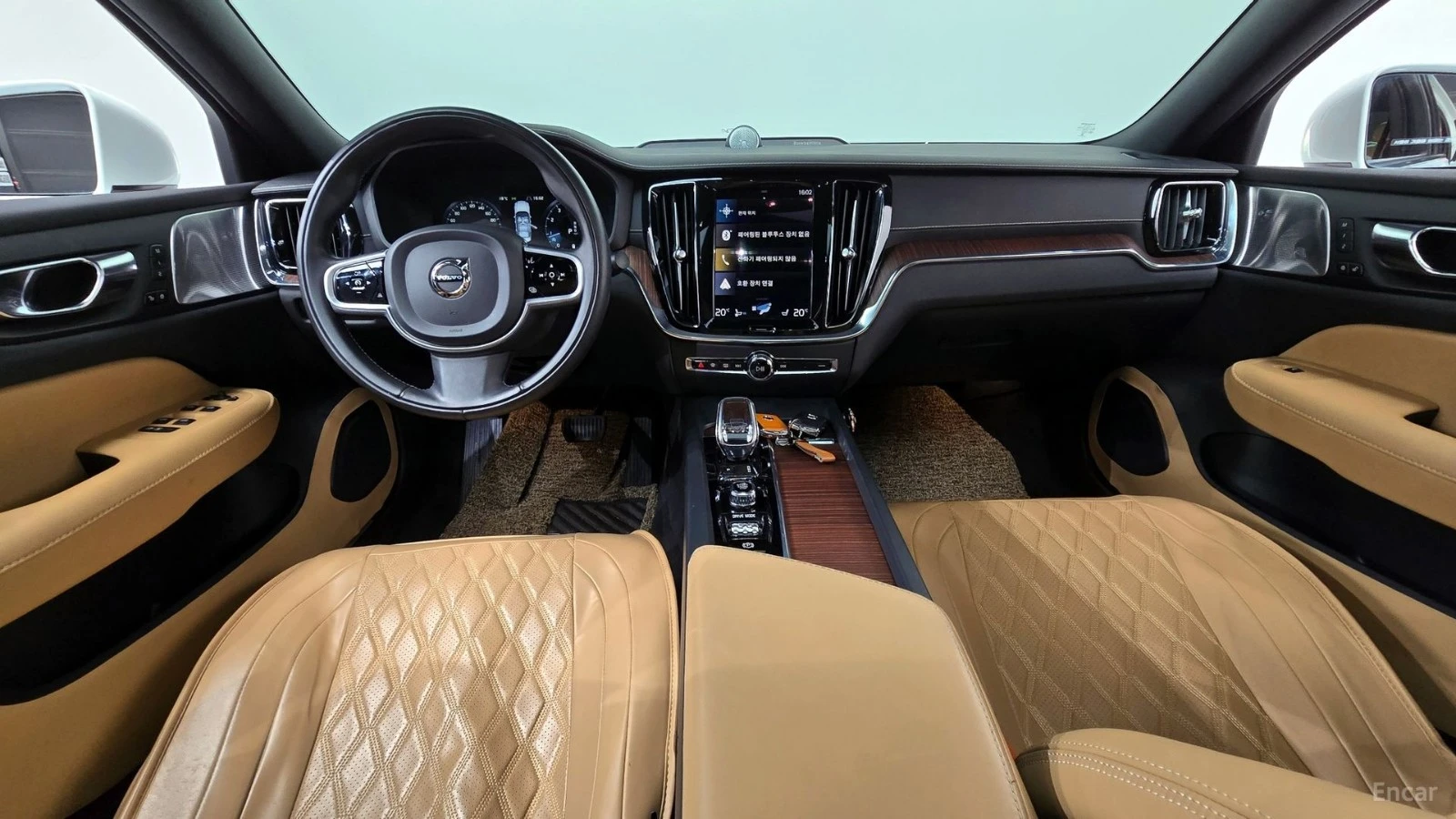 Volvo S60 * B5* ПАНО* KEYLESS* Camera* ПОДГРЕВ* 360* , снимка 7 - Автомобили и джипове - 55584876