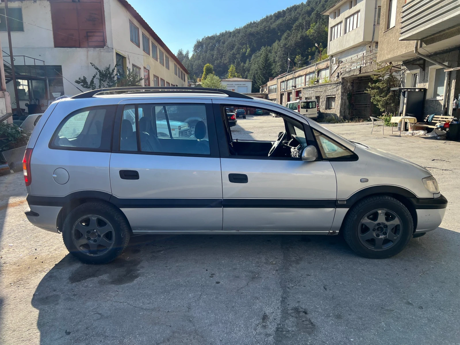 Opel Zafira, снимка 4 - Автомобили и джипове - 56156560