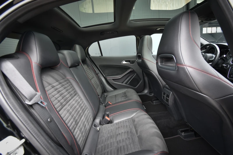 Mercedes-Benz GLA 220 4MATIC 7G-DCT/AMG, снимка 10 - Автомобили и джипове - 49909517