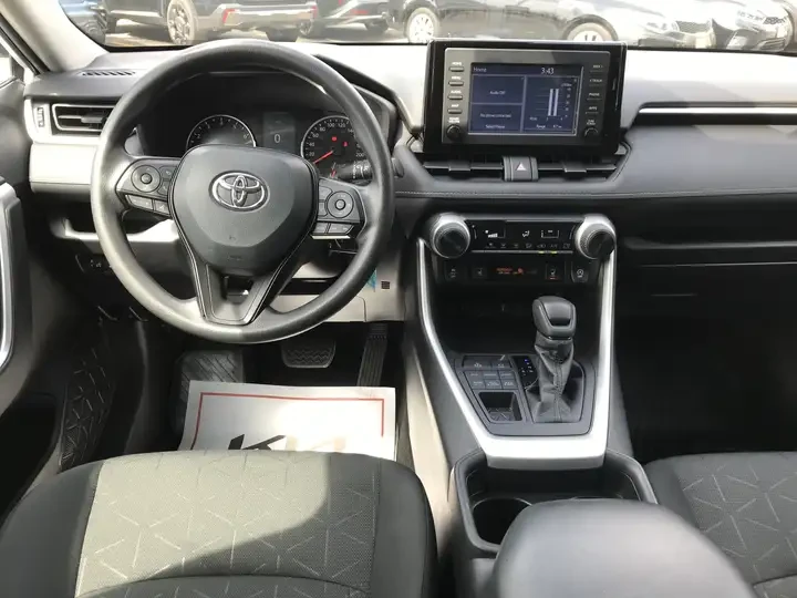 Toyota Rav4 LE AWD Pkg. | No Accidents | Carfax | АВТО КРЕДИТ, снимка 12 - Автомобили и джипове - 54812120