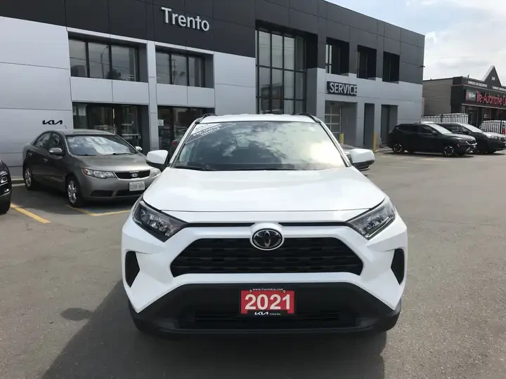 Toyota Rav4 LE AWD Pkg. | No Accidents | Carfax | АВТО КРЕДИТ, снимка 3 - Автомобили и джипове - 54812120
