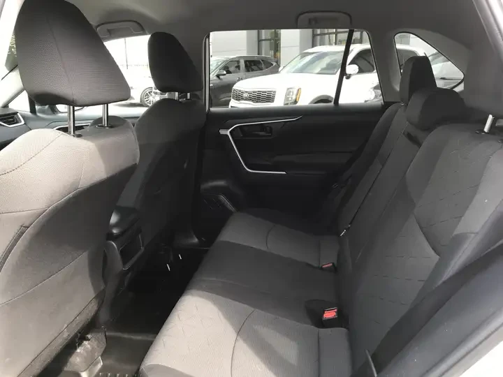 Toyota Rav4 LE AWD Pkg. | No Accidents | Carfax | АВТО КРЕДИТ, снимка 11 - Автомобили и джипове - 54812120