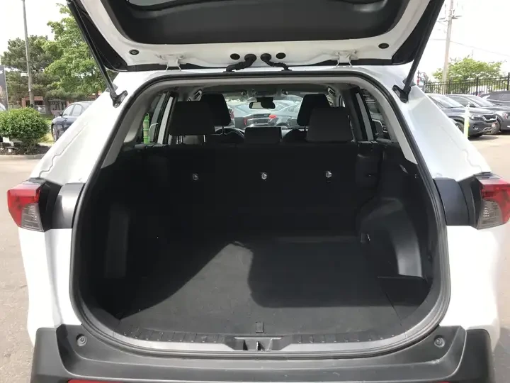 Toyota Rav4 LE AWD Pkg. | No Accidents | Carfax | АВТО КРЕДИТ, снимка 9 - Автомобили и джипове - 54812120