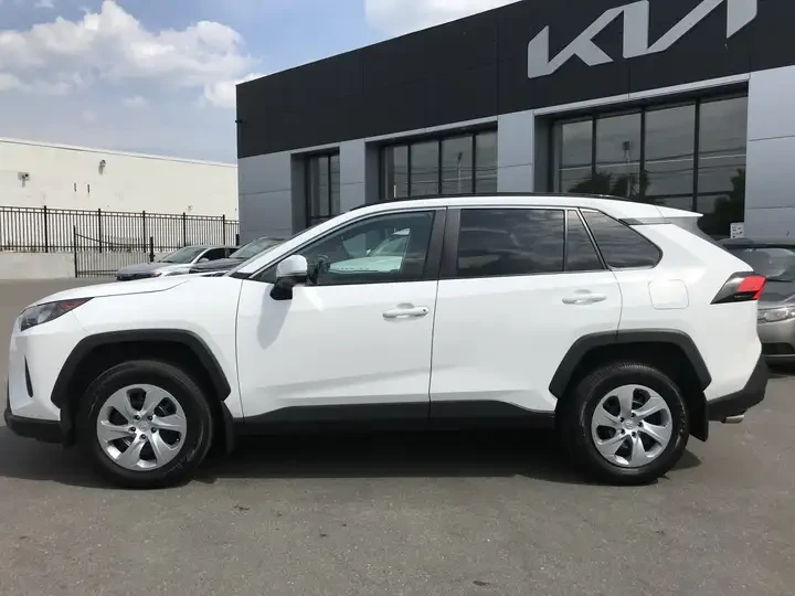 Toyota Rav4 LE AWD Pkg. | No Accidents | Carfax | АВТО КРЕДИТ, снимка 5 - Автомобили и джипове - 54812120
