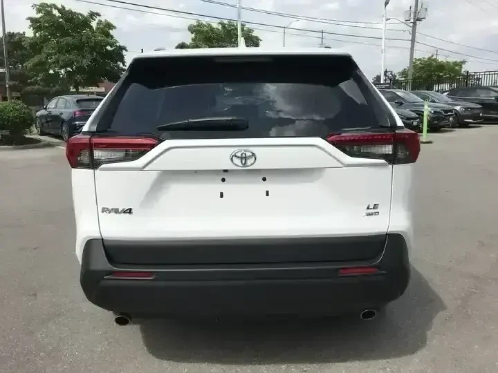 Toyota Rav4 LE AWD Pkg. | No Accidents | Carfax | АВТО КРЕДИТ, снимка 8 - Автомобили и джипове - 54812120