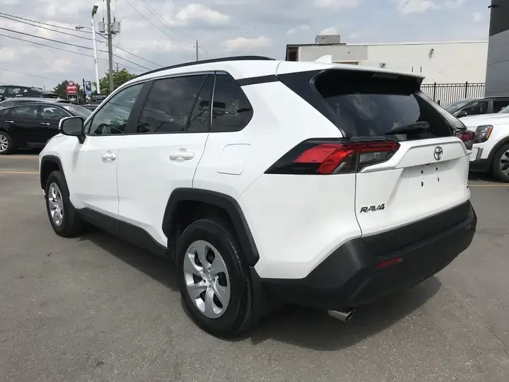 Toyota Rav4 LE AWD Pkg. | No Accidents | Carfax | АВТО КРЕДИТ, снимка 6 - Автомобили и джипове - 54812120
