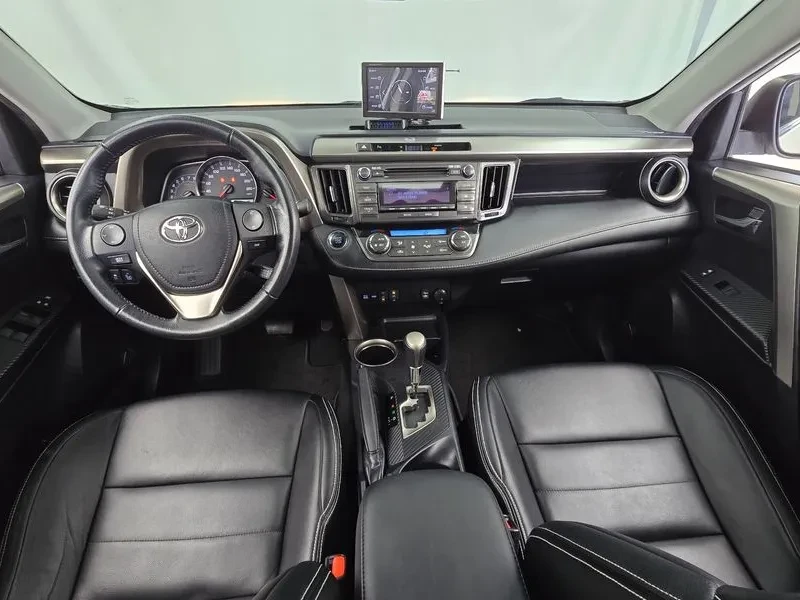 Toyota Rav4 2.5 Бензин, снимка 3 - Автомобили и джипове - 55312152