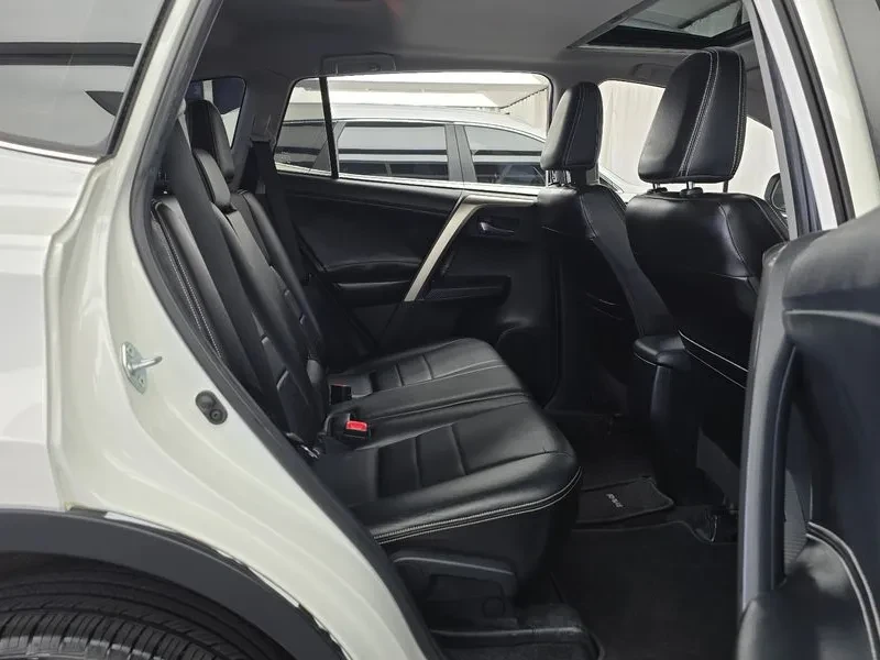 Toyota Rav4 2.5 Бензин, снимка 10 - Автомобили и джипове - 55312152