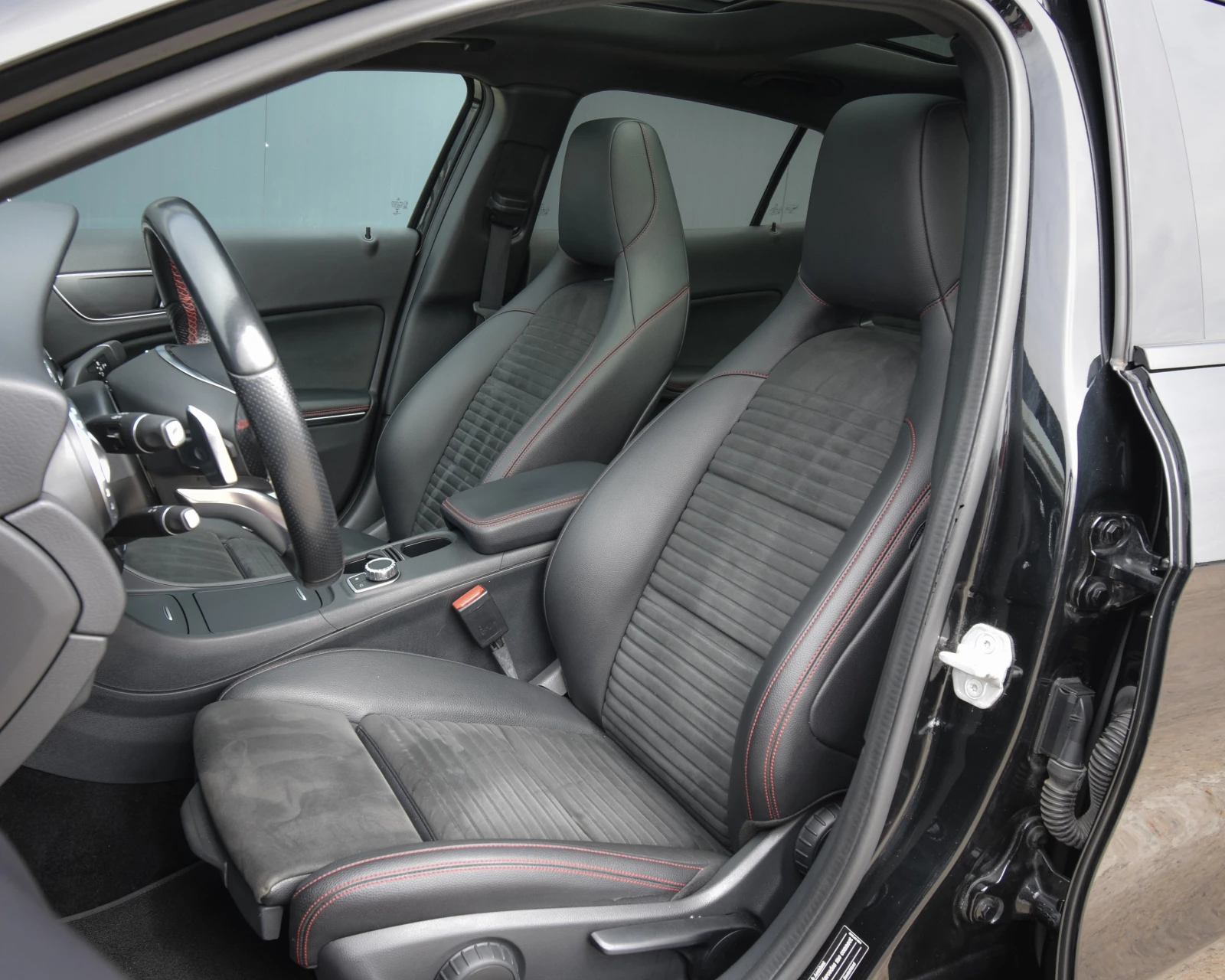 Mercedes-Benz GLA 220 4MATIC 7G-DCT/AMG - изображение 7