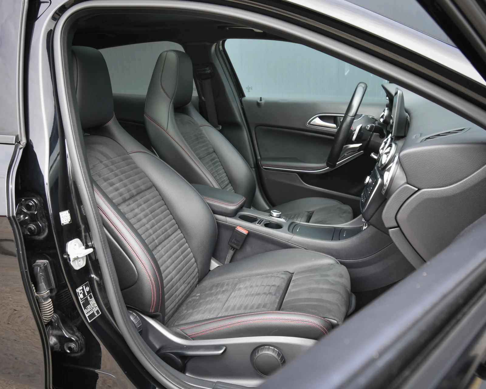 Mercedes-Benz GLA 220 4MATIC 7G-DCT/AMG - изображение 9