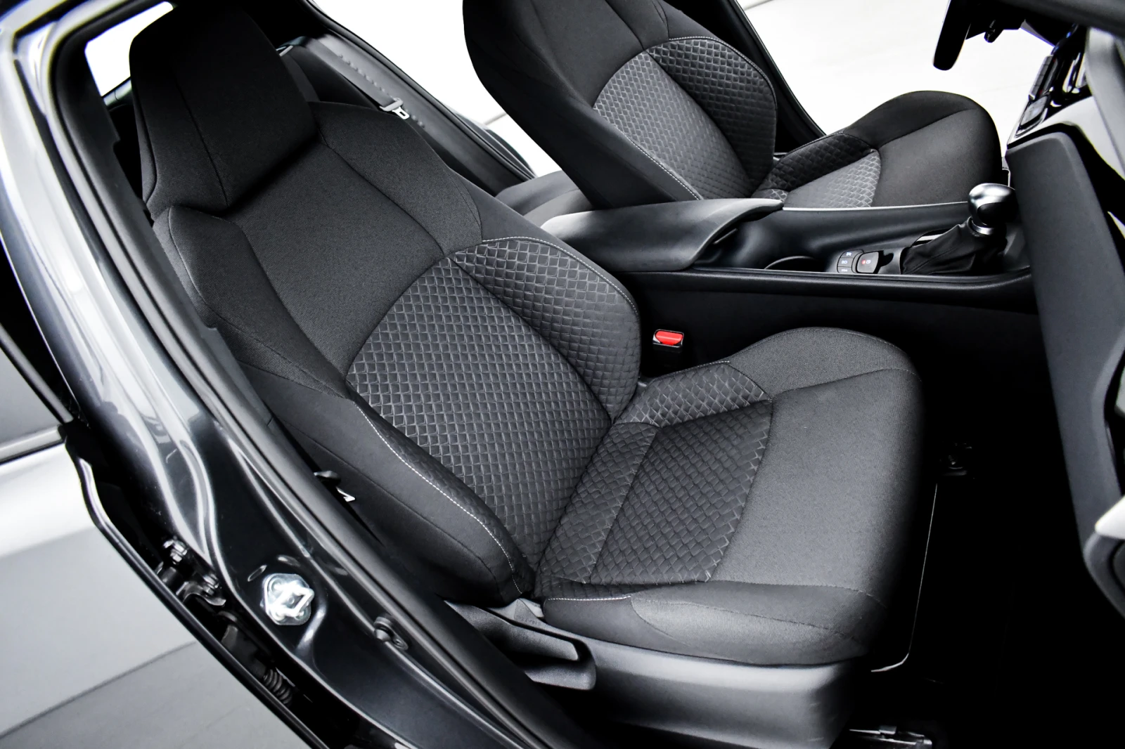 Toyota C-HR Business Sport гаранция до 2031г цена с ДДС - изображение 9