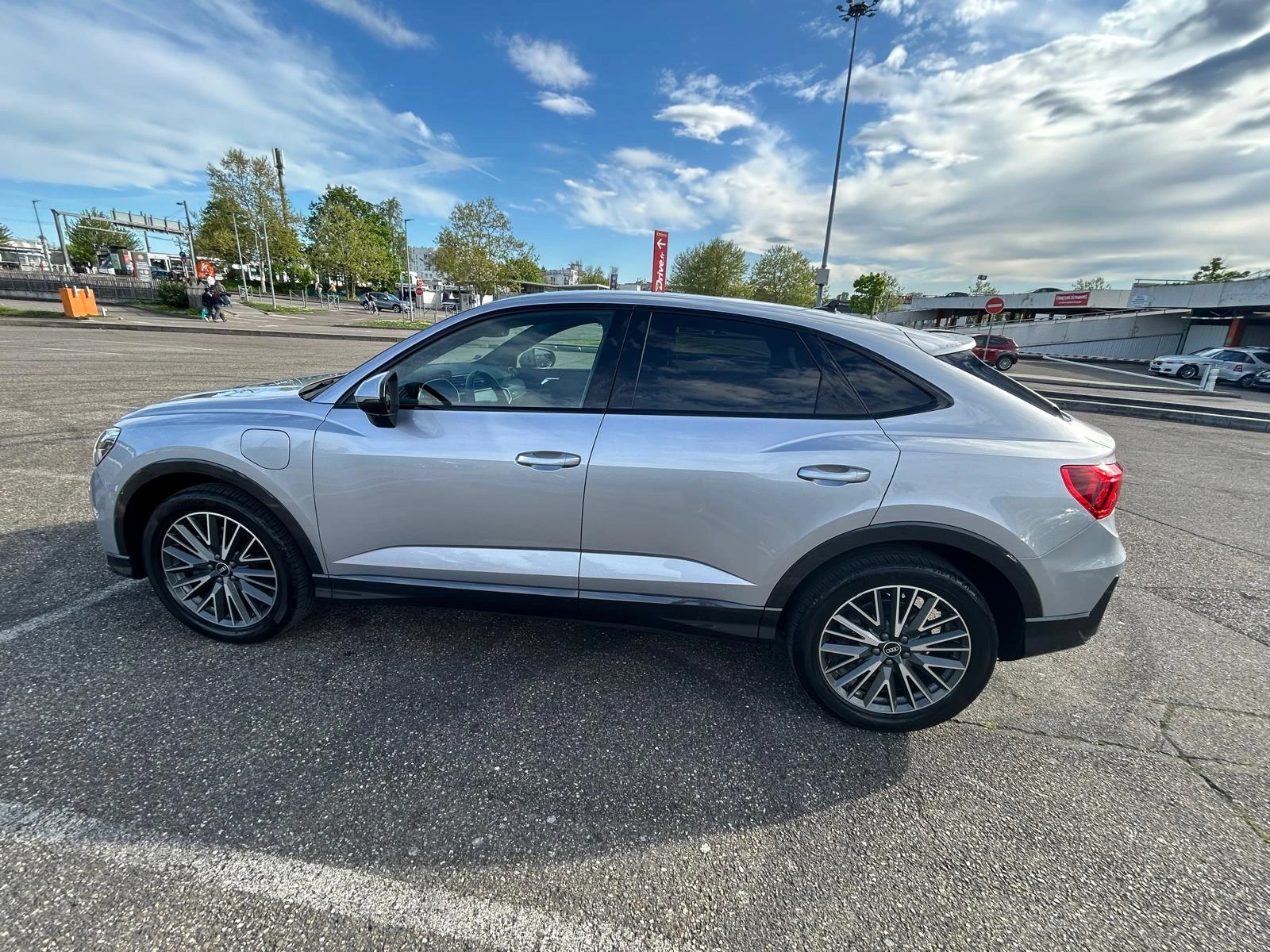 Audi Q3 SPORTBACK E-TRON - изображение 4