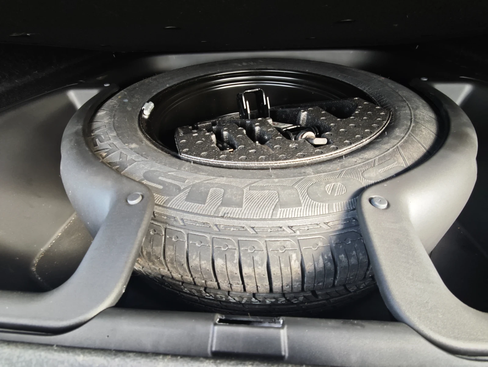 Jeep Grand cherokee 5.7 Overland , снимка 11 - Автомобили и джипове - 54022932