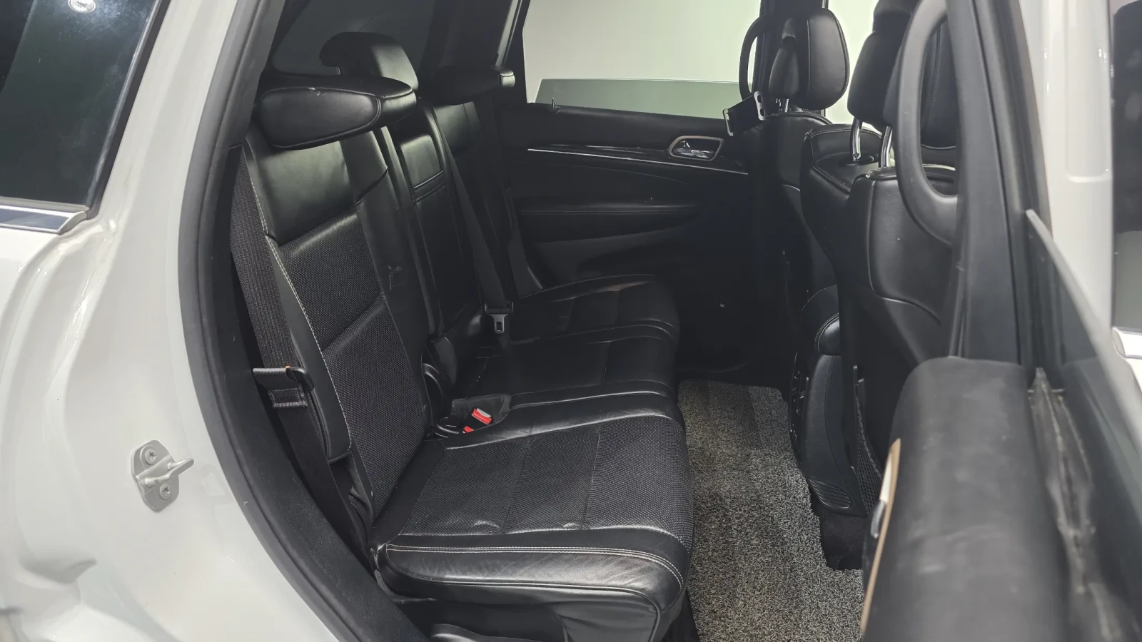 Jeep Grand cherokee 3.0 4X4 Overland , снимка 14 - Автомобили и джипове - 54924235
